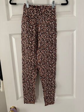 Leopard Print High-Rise Leggings in Brown/Black